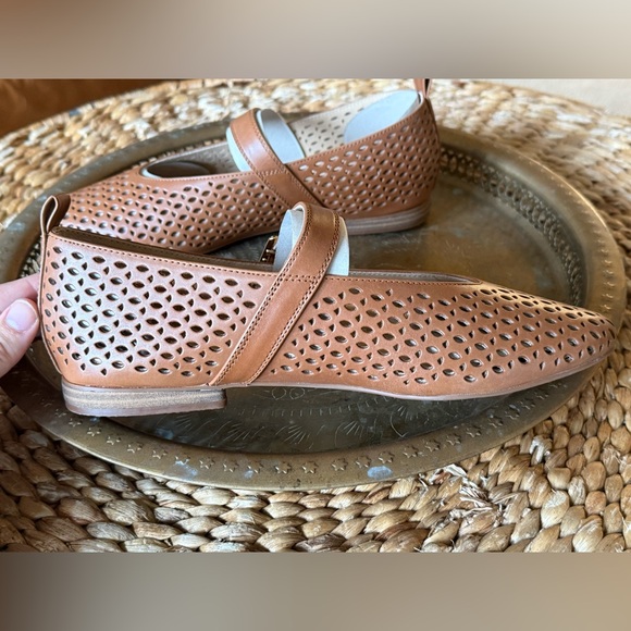 Clarks Fawna Jane Tan Leather Flats (NWT!) - Picture 6 of 9
